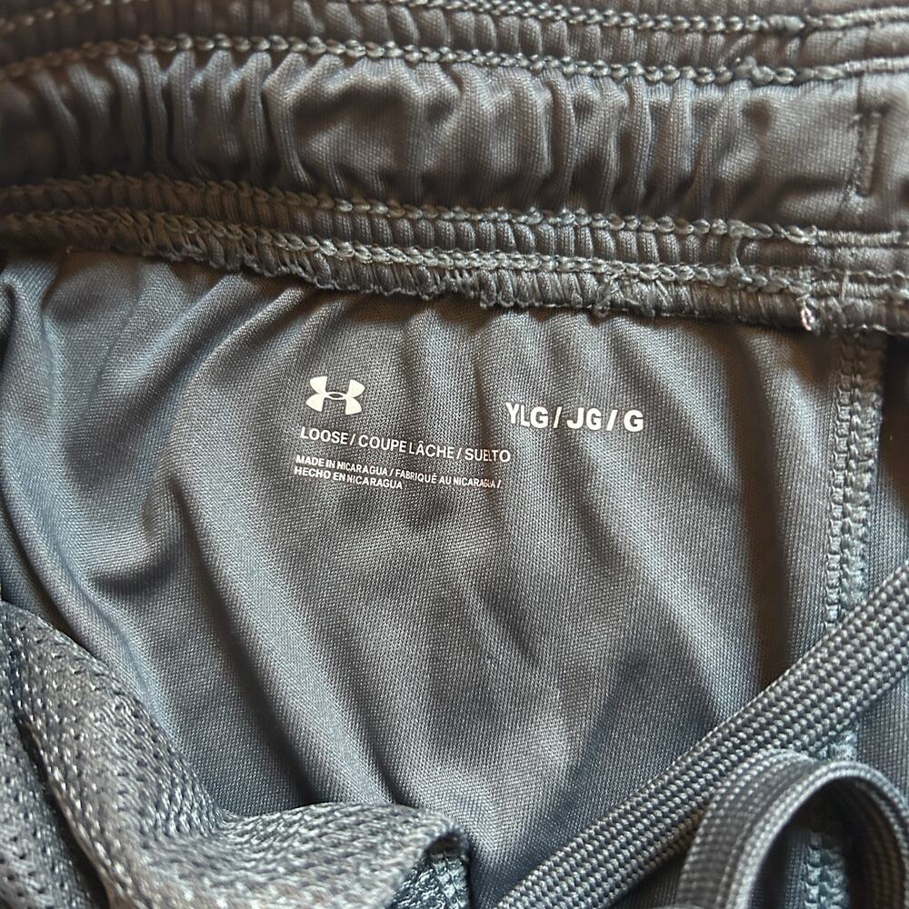 Under Armour Boys Loose Fit Athletic Shorts YLG 14-16Y - Picture 3 of 4